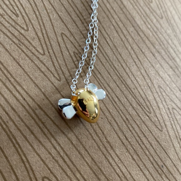 Bzzzz!🐝 Sweet bumble bee slide pendant in two tone. Measures 17 1/2 or 19 1/2. - Picture 2 of 6